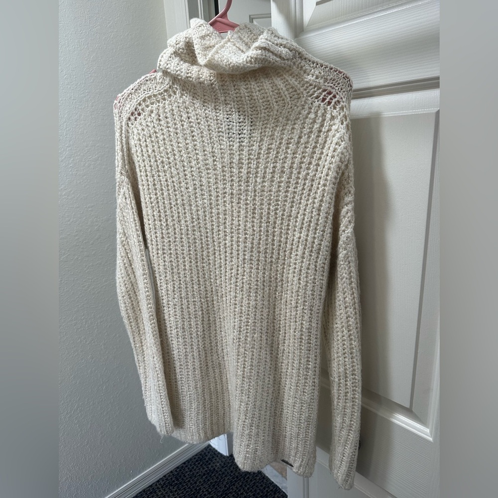 Abercrombie white turtleneck sweater